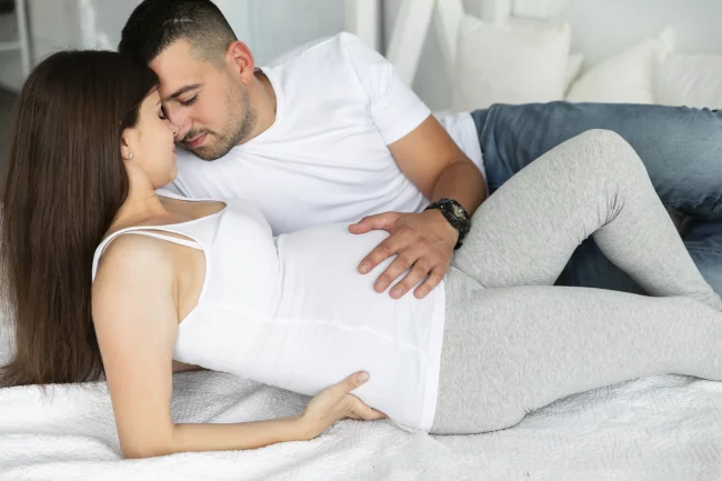 ТОП-5 мифов о сексе во время беременности